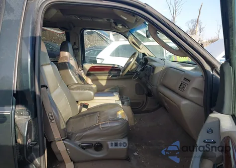 2003 Ford Excursion Eddie Bauer z USA, uszkodzony, nr VIN 1FMNU45S83EC62332